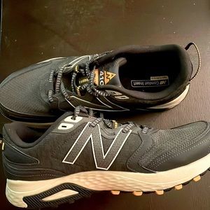 New Balance Mens Size 11.5